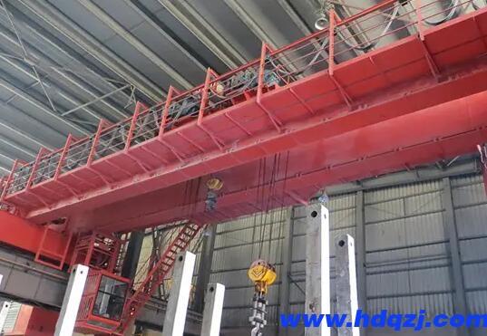 橋式起重機的主梁(承重梁)出現(xiàn)彎曲有什么后果？有什么比較合適的處理方式？