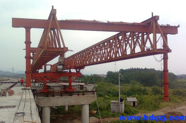 架橋機(jī)是怎樣焊盤的呢?操作流程又有什么呢? 架橋機(jī)是怎樣焊盤的呢?操作流程又有什么呢?